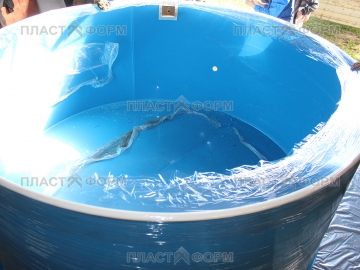 Пластиковый бассейн для разведения рыбы