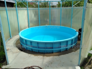 Пластиковая емкость для бассейна